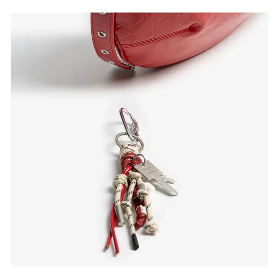 Cartera Saca Isadora De Material Vinilico Con Textura Suave Rojo Liso